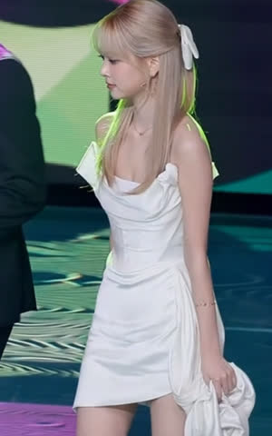 KBS 연예대상 상2개 받은 르세라핌 은채 흰 드레스 소중한 가슴골