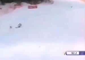 경기중 부상으로 경기를 포기하는 스키선수