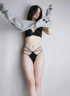 모델 줄리랑 블랙 언더웨어 룩북 몸매