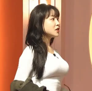 김아영 욕심부린 미사일 가슴 몸매