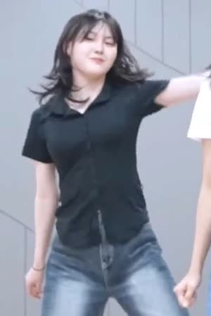 케플러 김채현 블랙 셔츠 출렁이는 가슴