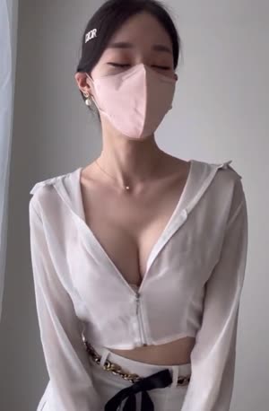 이블린 패션 짚업 가슴골 룩북