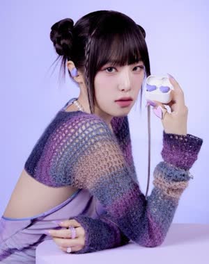 [아이즈원] 가수 최예나(YENA)가 새로운 무선 이어폰 모델로 발탁됐다